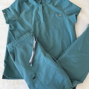 Figs Scrub Set Montex Top and Multi Pocket Pants Caribbean Blue Size Medium F17